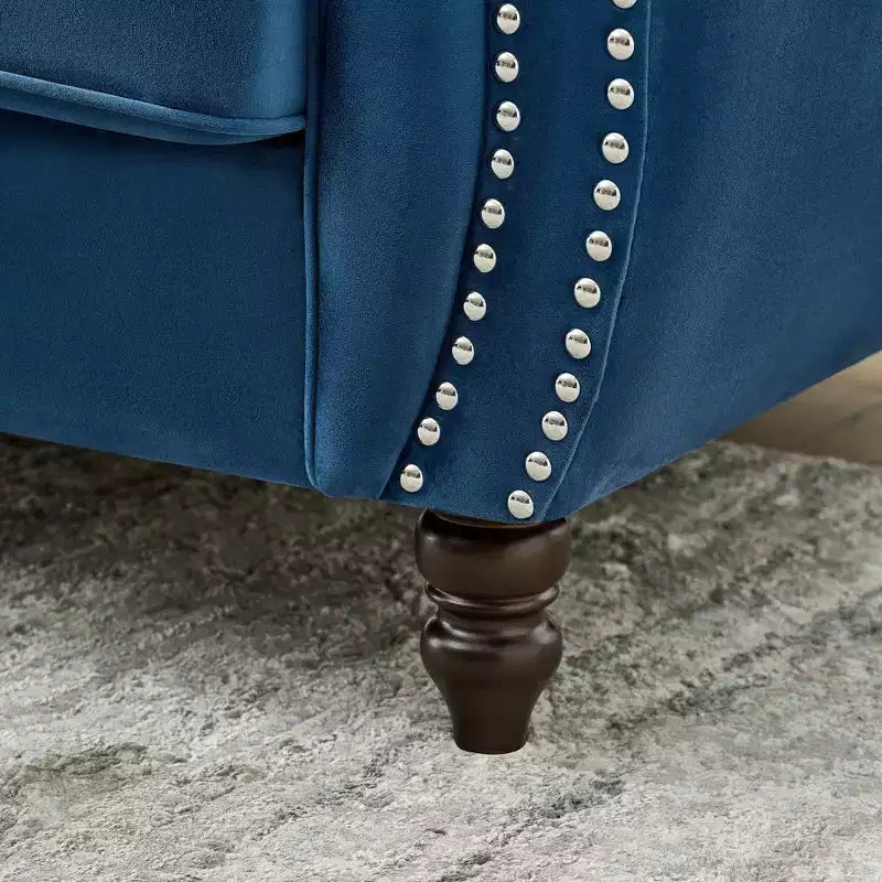 Canapé Chesterfield en velours avec accoudoirs roulés et clouté