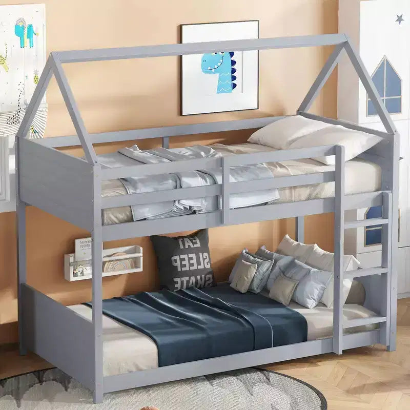 Lit superposé maison jumeau sur jumeau, lit superposé bas en bois avec cadre de toit, garde-corps et échelle, cadre de lit pour enfants en bois d'hévéa
