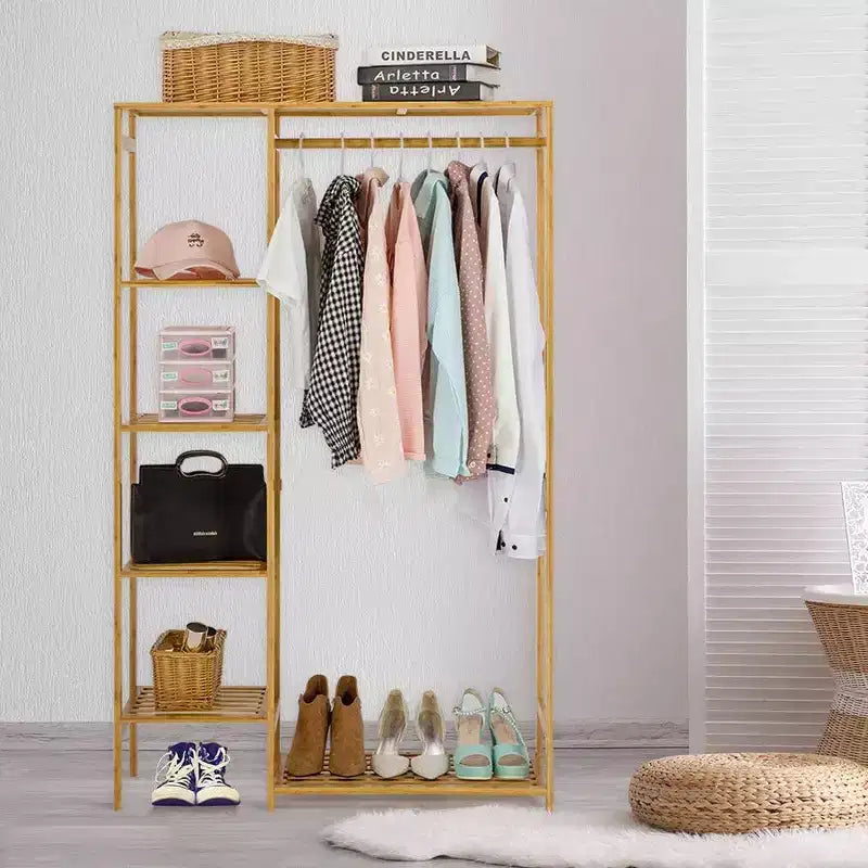 Portant à vêtements en bambou avec étagères et rideau