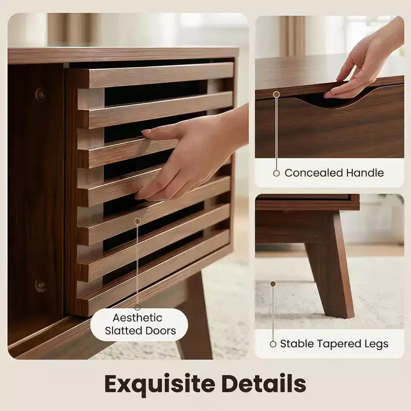 Table basse moderne en bois avec plateau relevable, porte coulissante à lattes et rangement dissimulé