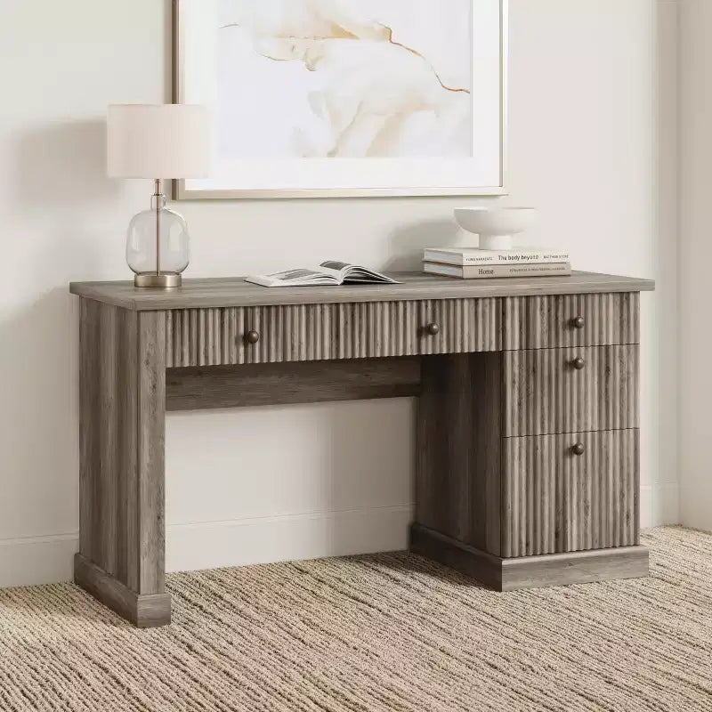 Bureau de direction moderne 54 pouces avec station de charge et tiroirs de classement, bureau d'ordinateur en bois cannelé avec rangement pour l'étude à domicile