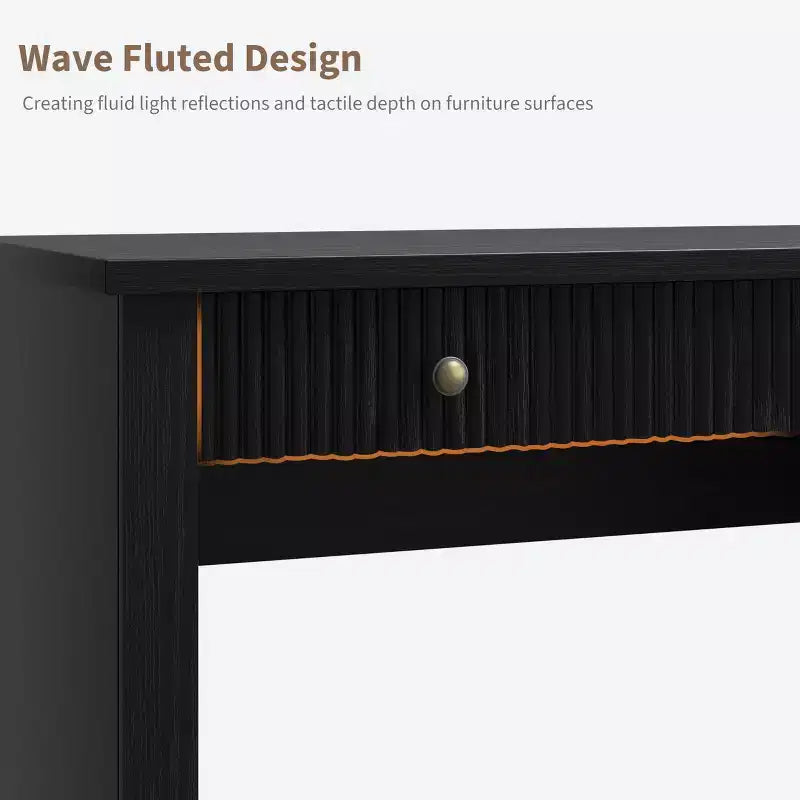 Bureau de direction moderne 54 pouces avec station de charge et tiroirs de classement, bureau d'ordinateur en bois cannelé avec rangement pour l'étude à domicile